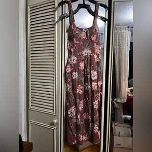 MIDI Summer dress size small with pockets